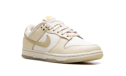 Dunk Low WMNS "Team Gold" FZ2552 100