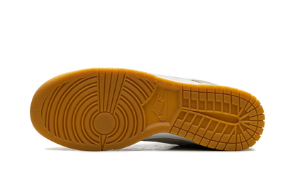 Dunk Low "Light Orwood Brown" HQ1931 100