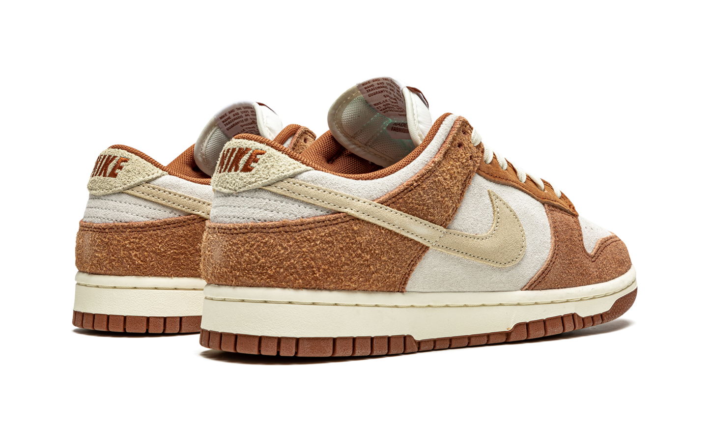 Dunk Low PRM "Medium Curry" DD1390 100