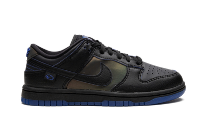 DUNK LO MNS WMNS "Black Royal Iridescent" FB1842 001