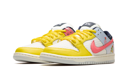 SB Dunk Low "Be True" DX5933 900