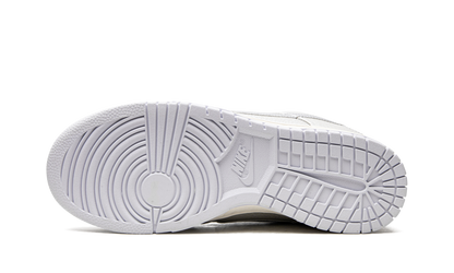 Dunk Low "Metallic Silver" DX3197 095