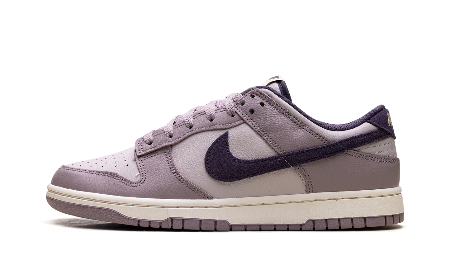 Dunk Low SE "Light Violet Ore" HQ3642 202
