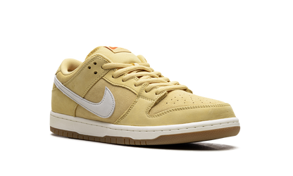 SB Dunk Low "Saturn Gold" FJ1674 700