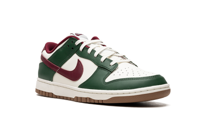 Dunk Low Retro "Gorge Green / Team Red" FB7160 161
