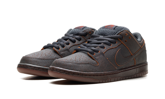 Dunk SB Low "Krampus" HV1668 001
