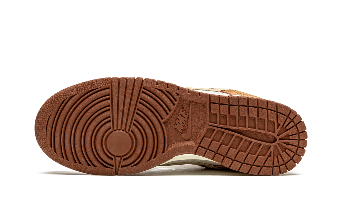 Dunk Low PRM "Medium Curry" DD1390 100