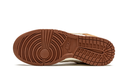 Dunk Low PRM "Medium Curry" DD1390 100