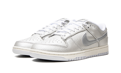 Dunk Low "Metallic Silver" DX3197 095