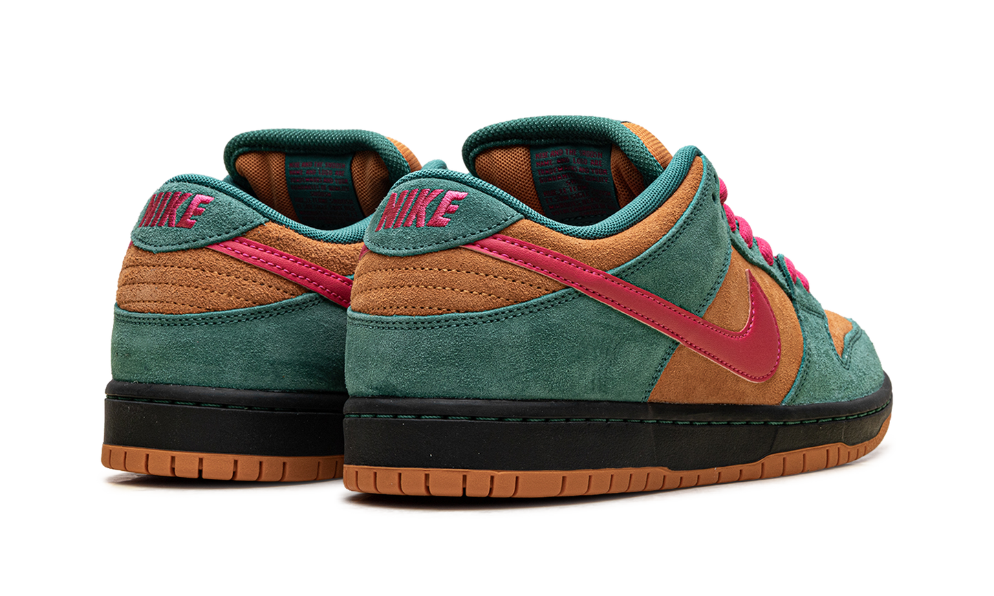 SB Dunk Low Pro "Green Noise Watermelon" HQ1625 301
